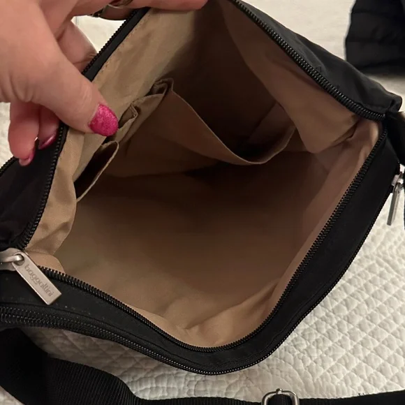 Baggallini Black Crossbody Bag - Picture 7 of 7